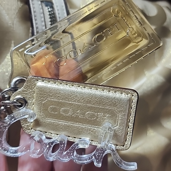 Coach Golden Poppy shoulder bag W/ 3 Original Tags ♡ EUC♡ - Picture 2 of 16